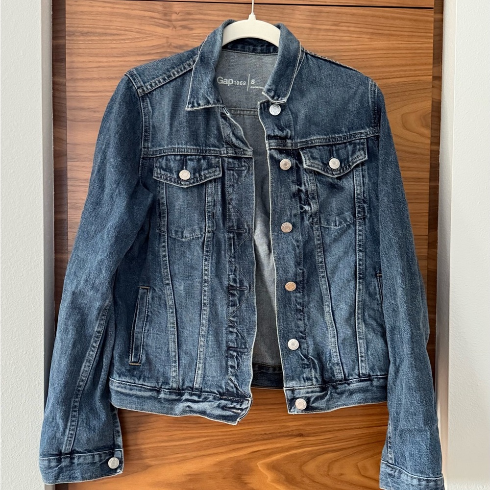 Women’s S GAP Classic Blue Denim Jacket
